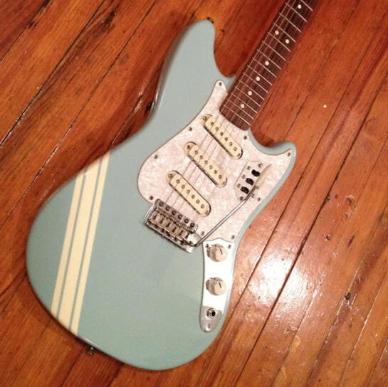 Fender Cyclone w/ White Knobs