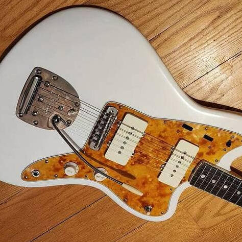 OLYMPIC WHITE '65 STYLE JAZZMASTER W/ LAVAGUARDS TORT